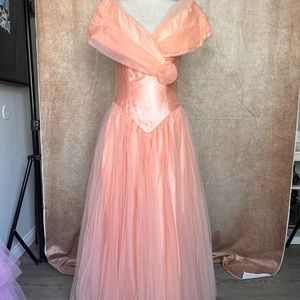 1980s Peach Prom, Evening gown, cocktail dress. Retro, vintage bridesmaid dress
